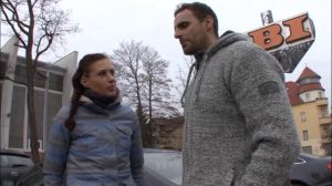 Auf dem Parkplatz für einen Pornodreh angesprochen