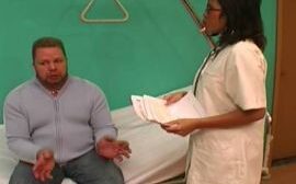 Asiatische Ärztin vernascht deutschen Patient
