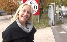 Deutscher Pornodreh mit Taschengeld für eine Blondine