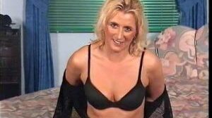 Deutsches 90er Casting mit einer blonden Frau