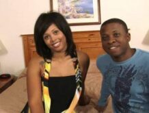 Junge schwarzes Paar hat Black Sex vor der Kamera