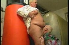 Opa fickt fette Frau im Heizungskeller