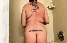 BBW Kelly Divine unter der Dusche