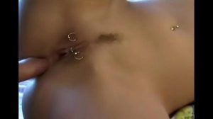 Anal mit gepiercter Blondine